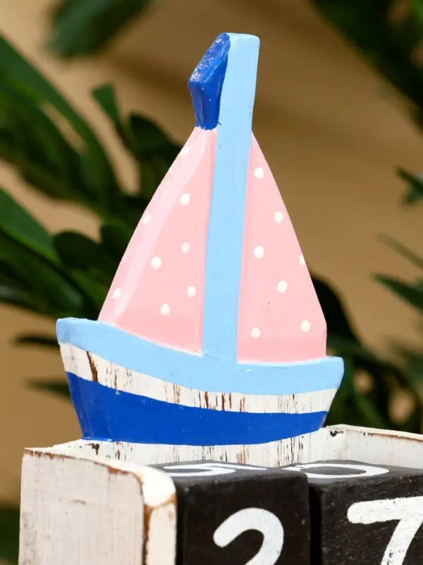 Календарь настольный «Парусник», 18×10.5×5.5 см, дерево, розовый