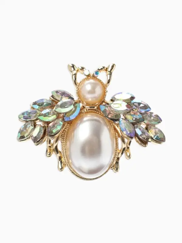 Брошь &laquo;Жук&raquo; роскошный, жемчуг, кристаллы, цвет белый радужный в золоте