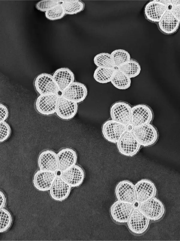 Аппликация для одежды «Цветочек», кружевная, d=4 см, 10 шт., белая Аппликация для одежды «Цветочек», кружевная, d=4 см, 10 шт., белая