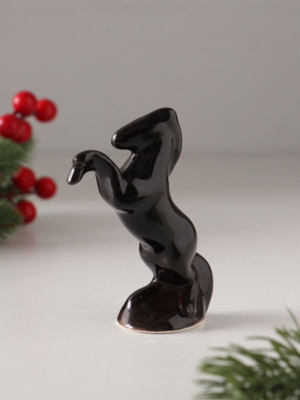 Статуэтка фарфоровая Статуэтка фарфоровая "Конь чёрный", /цветная глазурь/, 9 см 07-374-2