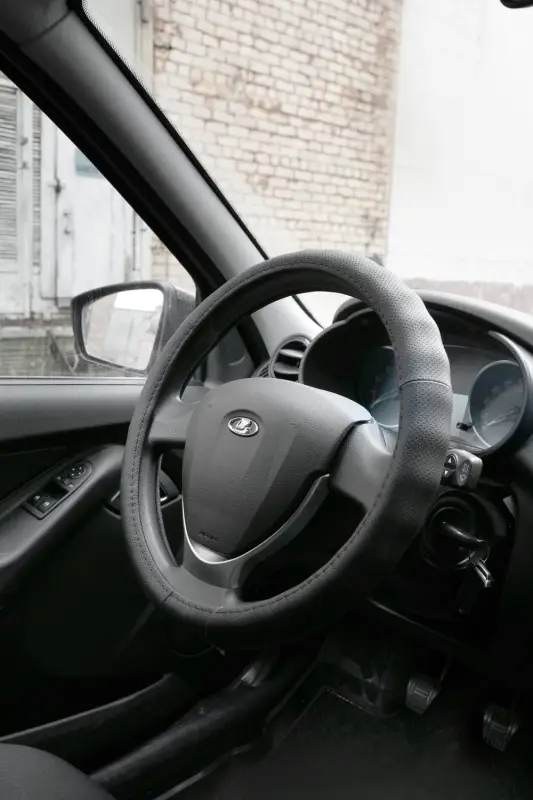 Оплетка на руль D-образная (нат. кожа) AVS DS-296M-B (размер M, черный) - Серия "Classic"