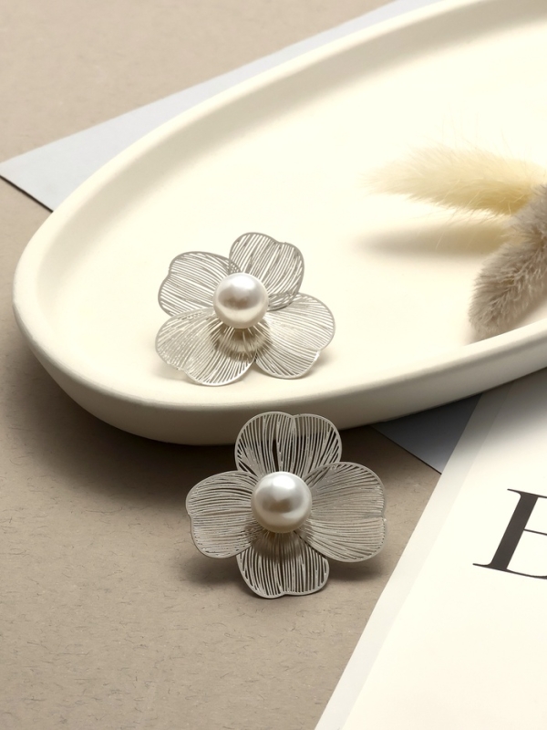 Серьги с жемчугом «Цветы» крупные, цвет белый в серебре Серьги с жемчугом «Цветы» крупные, цвет белый в серебре