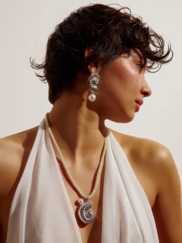 Серьги жемчуг &laquo;Ракушка&raquo;, белые в серебре