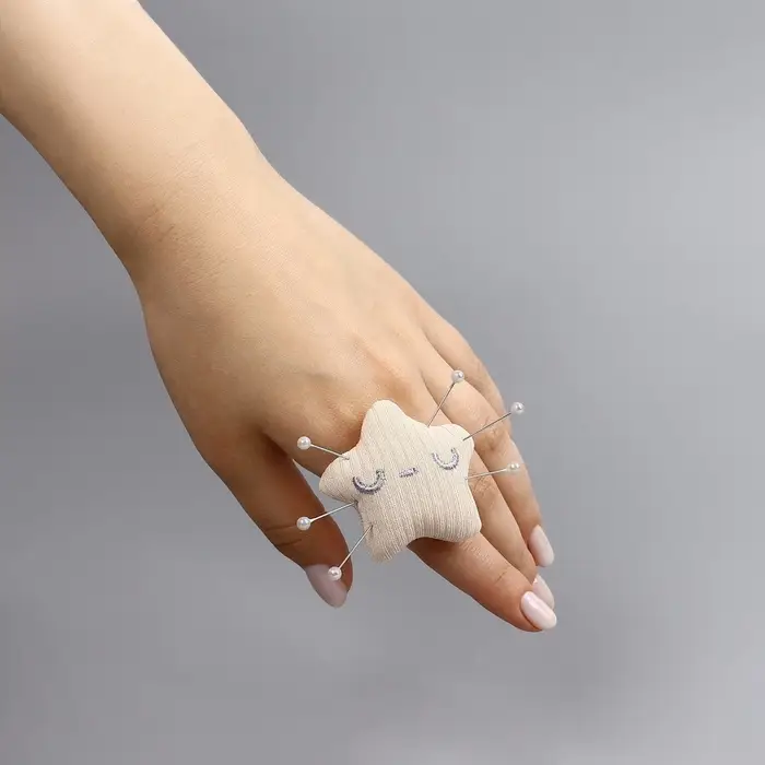 Игольница-кольцо «Звёздочка», 5×5×4 см, бежевая Игольница-кольцо «Звёздочка», 5×5×4 см, бежевая