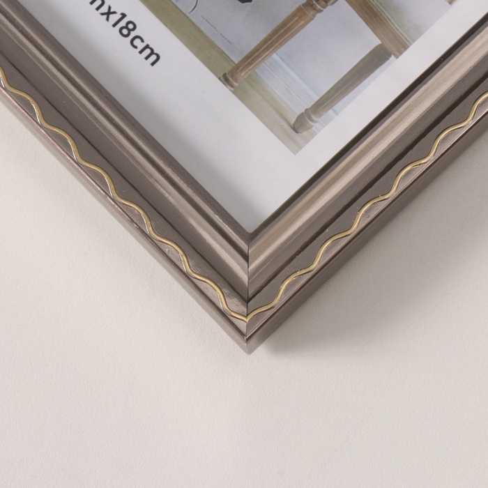 Фоторамка пластик 13х18 см Фоторамка пластик 13х18 см "Волнистая линия на серебре" 1,3х15х20 см