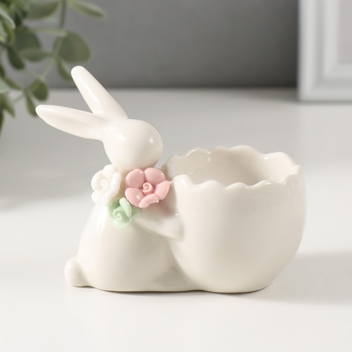 Сувенир керамика подставка Сувенир керамика подставка "Кролик пасхальный с цветочками, яйцом" 9,5х5,6х6,9 см