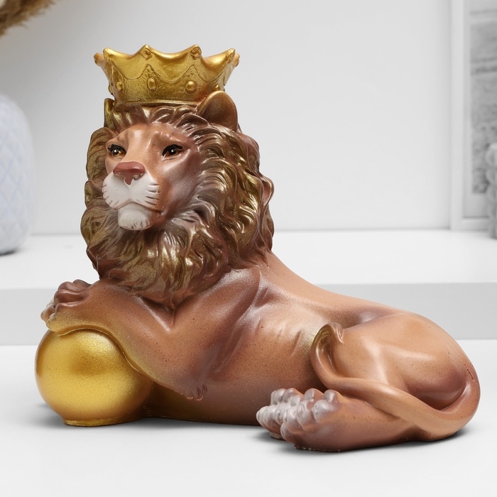 Копилка Копилка "Лев с короной и шаром лежит" 19см