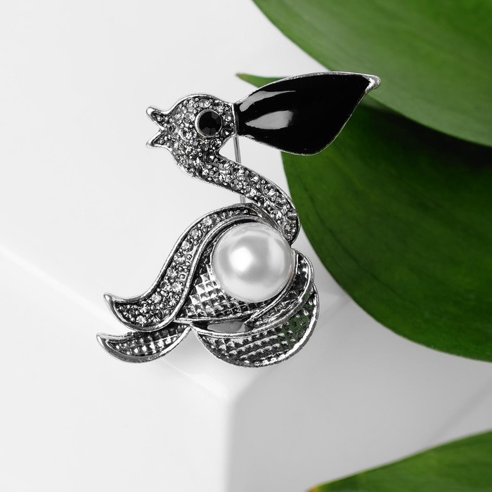 Брошь «Пеликан» с жемчужиной, цвет чёрно-белый в чернёном серебре Брошь «Пеликан» с жемчужиной, цвет чёрно-белый в чернёном серебре