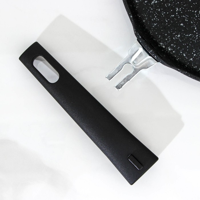 Сковорода блинная, d=24 см, пластиковая ручка, антипригарное покрытие, цвет тёмный мрамор Сковорода блинная, d=24 см, пластиковая ручка, антипригарное покрытие, цвет тёмный мрамор