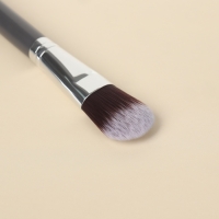 Кисть для макияжа «Brush GRAPHITE», 17 (± 1) см, цвет тёмно-серый/серебристый