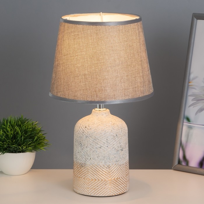 Настольная лампа Настольная лампа "Джина" Е14 40Вт бежево-серый 20х20х33 см RISALUX