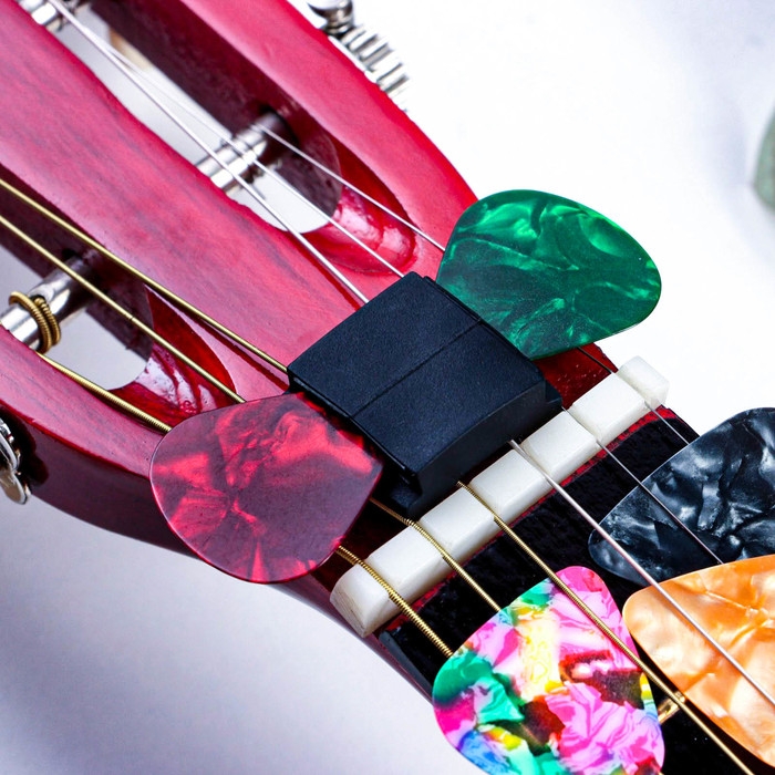 Набор медиаторов: держатель на гриф гитары + 10 медиаторов Music Life, 0,46мм, микс Набор медиаторов: держатель на гриф гитары + 10 медиаторов Music Life, 0,46мм, микс