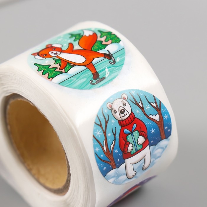 Наклейка бумага Наклейка бумага "Зверята - Зимние праздники" d=2,5 см 252 шт в рулоне