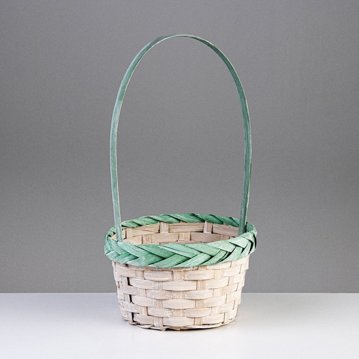 Корзина плетеная (бамбук), 17 х 9 х 30см, белая-зеленая Корзина плетеная (бамбук), 17 х 9 х 30см, белая-зеленая