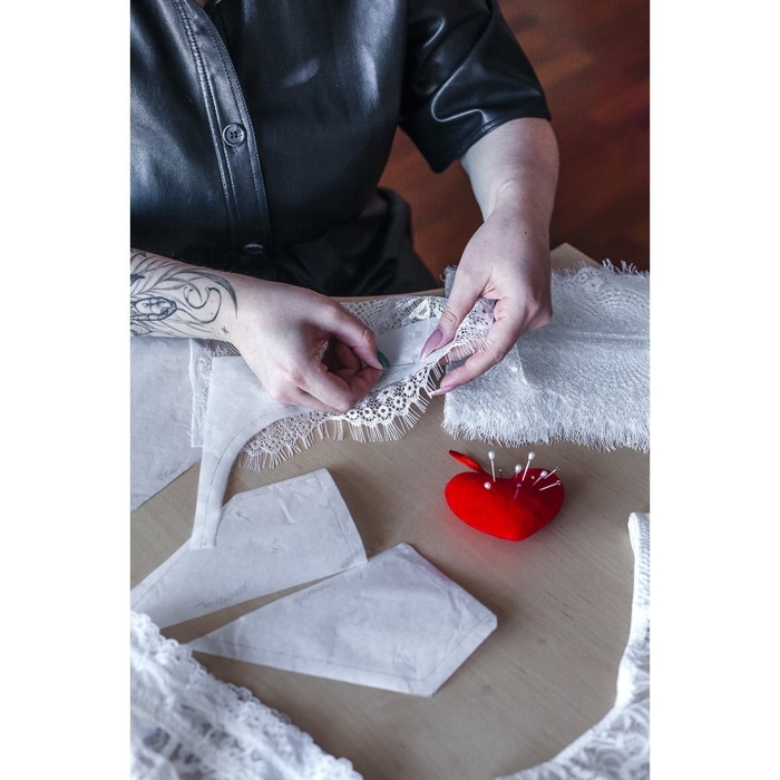 Игольница с петлёй «Сердце», 8,5 × 6,5 × 3,5 см, цвет красный Игольница с петлёй «Сердце», 8,5 × 6,5 × 3,5 см, цвет красный