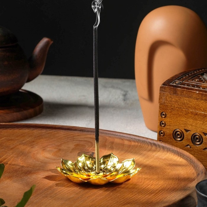 Подставка для любых благовоний  Подставка для любых благовоний "Лотос", цвет золотой, D = 8,8 см