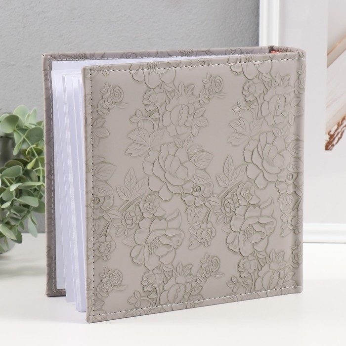 Фотоальбом на 200 фото 10х15 см кожзам Фотоальбом на 200 фото 10х15 см кожзам "Цветочная текстура" бумажные листы серый 5х23х22 см 104996