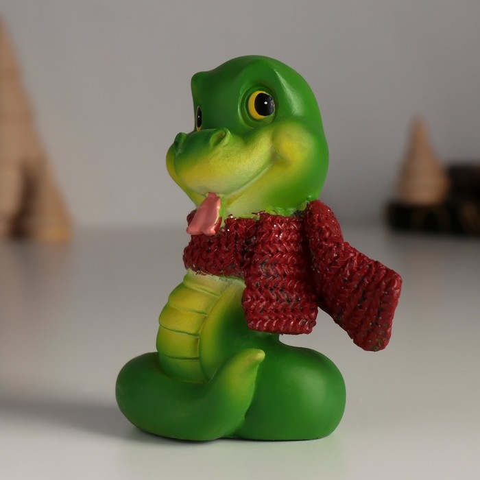 Сувенир полистоун Сувенир полистоун "Змейка зелёная в красном шарфике" 7,5х4х9 см