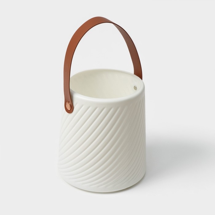 Ваза для цветов LaDо́m «Ведёрко», 2,8 л, 18×16,5×14 см, цвет белый Ваза для цветов LaDо́m «Ведёрко», 2,8 л, 18×16,5×14 см, цвет белый