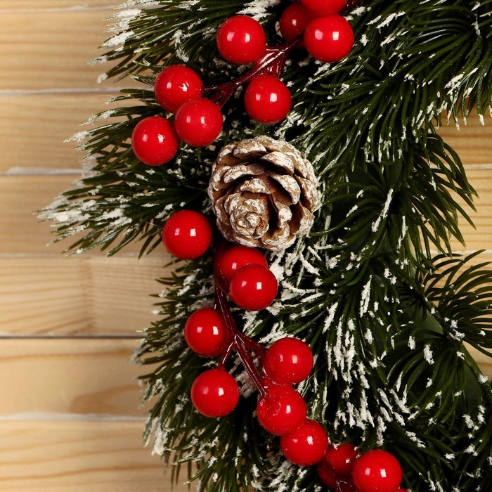 Венок новогодний d- 27 см  Венок новогодний d- 27 см "Уютная сказка" заснеженные веточки ягоды