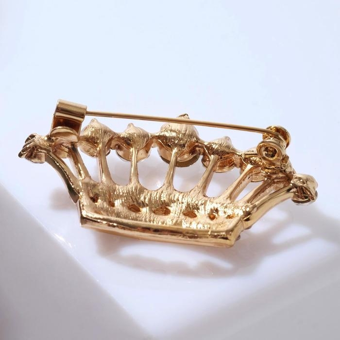 Брошь «Корона королевы», цвет белый в золоте