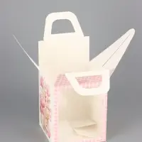 Коробка подарочная пасхальная с окном «Пасхальный букет» 15×15×18 см Коробка подарочная пасхальная с окном «Пасхальный букет» 15×15×18 см