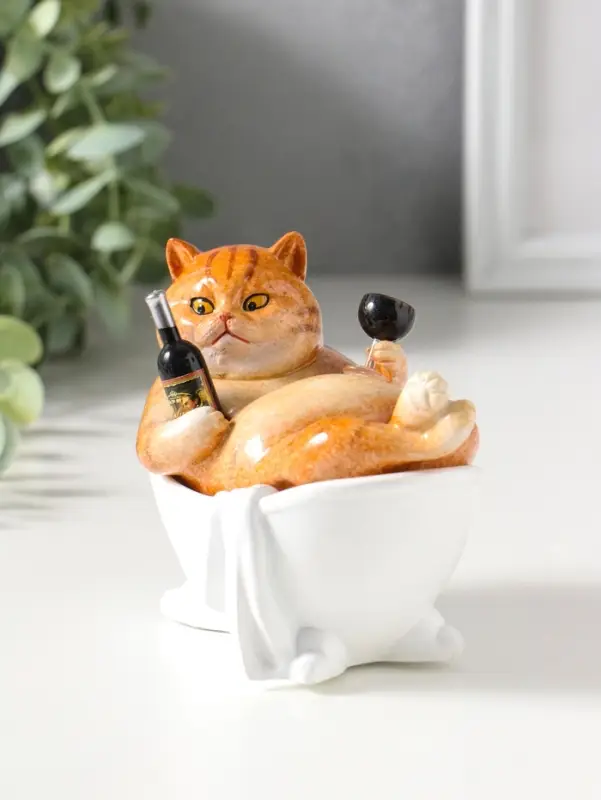 Сувенир полистоун лак "Пухлый кот лежит в ванне с бокалом" 11,5х7,7х10,5 см