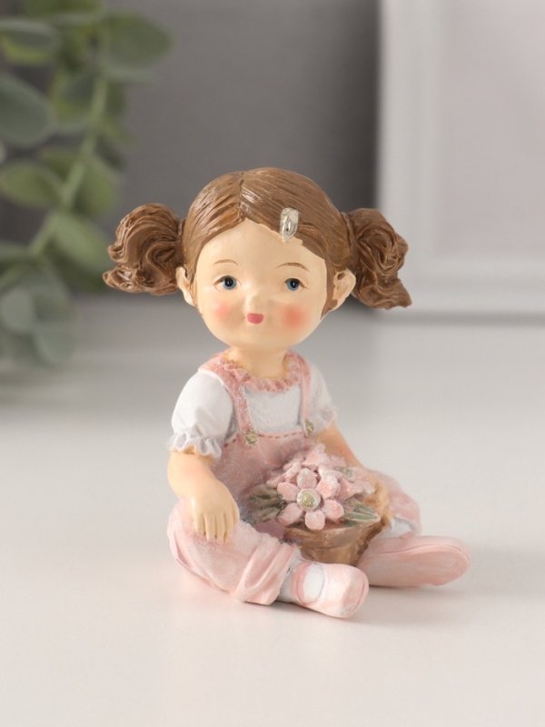 Сувенир полистоун  Сувенир полистоун "Малышка с хвостиками, с цветами в горшочке" розовый 6х5,5х7,5 см