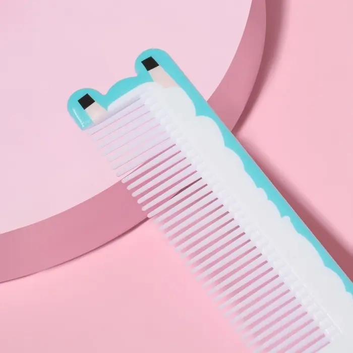 Расчёска фигурная «Ла-ла-лама», 14.7×3.8(±1) см Расчёска фигурная «Ла-ла-лама», 14.7×3.8(±1) см