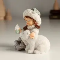 Фигурка полистоун &laquo;Малышка и её белый медвежонок&raquo;, 7.5&times;5.5&times;8 см