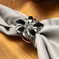 Кольцо для платка &laquo;Цветок мака&raquo;, чёрное в серебре