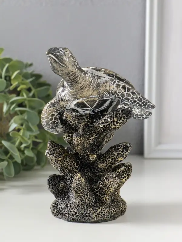 Сувенир полистоун "Морская черепаха в кораллах" бронза с белой патиной 11,5х10,5х16 см