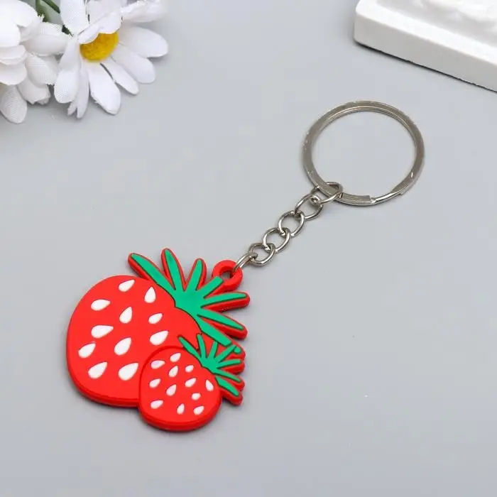 Брелок резина Брелок резина "Клубнички" 4,5х4,3х0,5 см