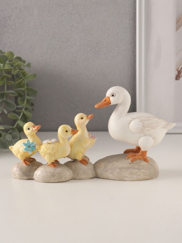 Сувенир полистоун Сувенир полистоун "Уточка с утятами на камешках" 21х6,5х11 см