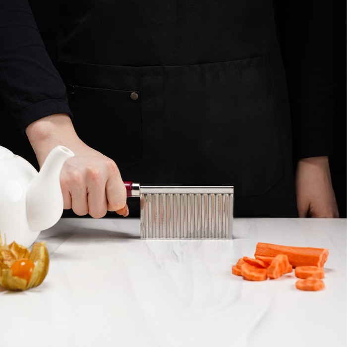 Нож для фигурной резки Доляна «Вкус», 18,5×5,5 см, цвет бордовый Нож для фигурной резки Доляна «Вкус», 18,5×5,5 см, цвет бордовый