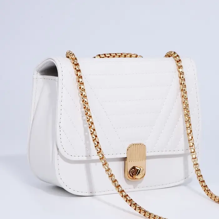 Сумка женская мессенджер на клапане, 18&times;7&times;13 см, со стёжкой, белая
