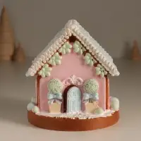 Фигурка светящаяся &laquo;Пряничный домик с зеленью&raquo;, зефирный, 12.5&times;12.5&times;12.5 см