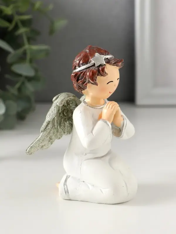 Сувенир полистоун "Ангелочек в бежевом, ободок в волосах со звездой" 9х7,5х8 см