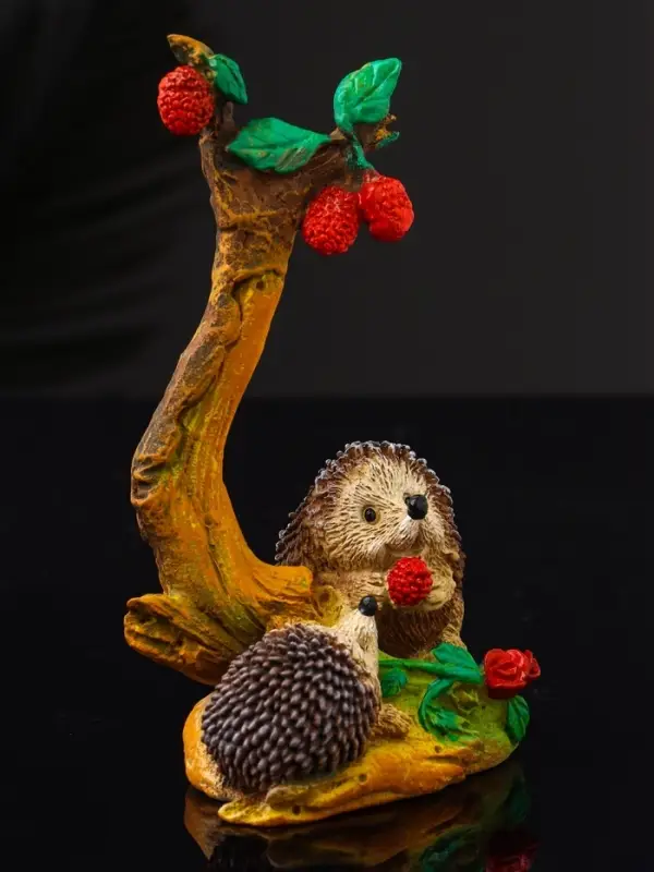 Фигура  Фигура "Ежики под малиновым деревом" 12.5х6.3х4.3 см