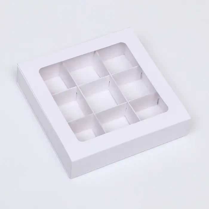 Коробка под 9 конфет с обечайкой, с окном, с тонкими разделителями, белый 14.7&times;14.7&times;3.4 см