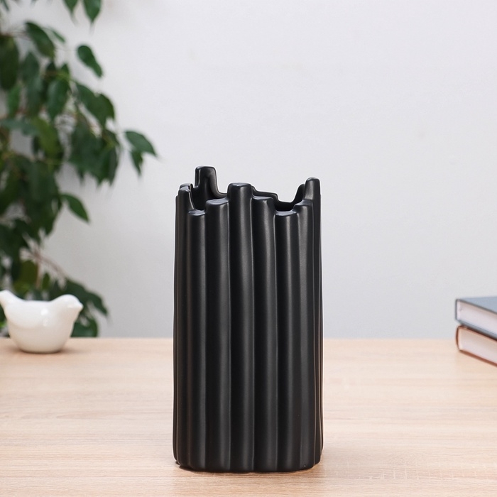 Ваза керамика настольная Ваза керамика настольная "Барнаби" 21х10,5 см, чёрный