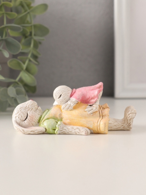 Сувенир полистоун  Сувенир полистоун "Зайка и цыплёнок - здоровый сон" 11х5х4 см