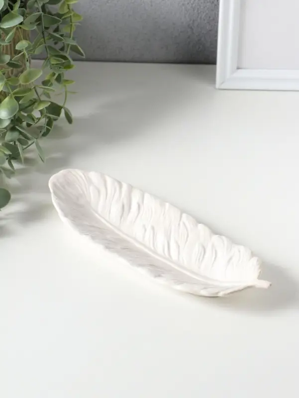 Подставка для мелочей &laquo;Перо&raquo;, гипс под перламутр, 22&times;8&times;3 см