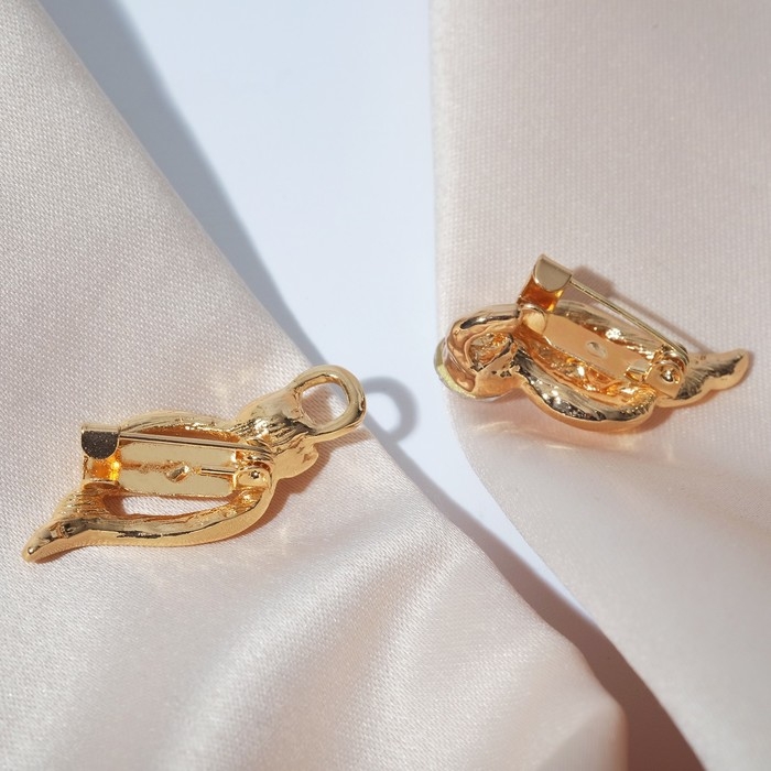 Зажим для кардигана «Волны», цвет белый в золоте Зажим для кардигана «Волны», цвет белый в золоте