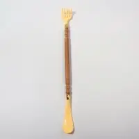 Массажёр - чесалка, универсальный, с ложкой, деревянный, 47&times;4&times;3 см, жёлтый