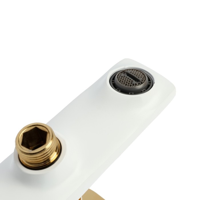 Смеситель для ванны ZEIN Z3891, однорычажный, лейка 5 режимов, шланг, держатель, белый/gold 993220 Смеситель для ванны ZEIN Z3891, однорычажный, лейка 5 режимов, шланг, держатель, белый/gold 993220