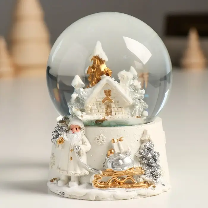 Сувенир полистоун водяной шар Сувенир полистоун водяной шар "Домик в заснеженном лесу" белый с золотом 7х8х9 см