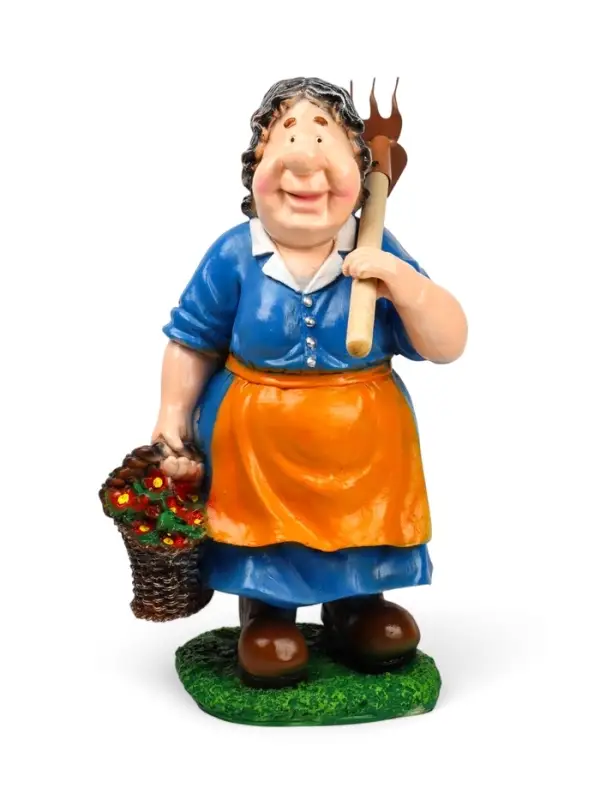 Садовая фигура из полистоуна «Баба с тяпкой», 63×23×27 см Садовая фигура из полистоуна «Баба с тяпкой», 63×23×27 см