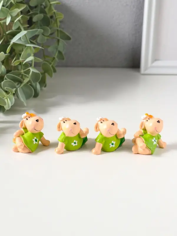 Сувенир полистоун "Барашки в нарядах с ромашками" набор 4 шт 2х4,5х3 см