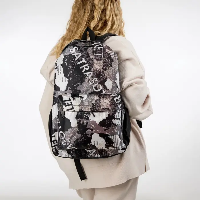 Рюкзак школьный на молнии, с принтом, размер 30&times;13&times;42 см, чёрный